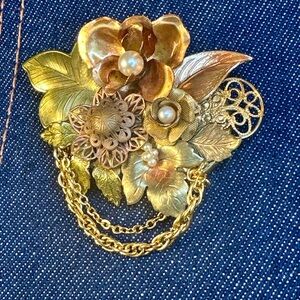 Rare Vintage Gold Tone Mixed Metal & Pearl Beautiful Brooch